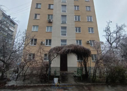 Серьёзно повреждённый прямыми попаданиями снарядов ВСУ многоквартирный дом восстановили в Мариуполе 