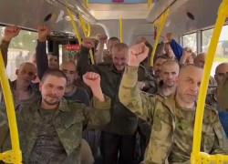 В Донецк возвращаются 11 освобожденных из украинского плена военнослужащих ДНР 