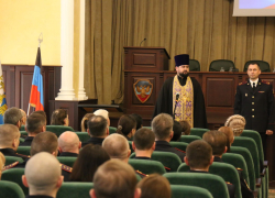 В Донецке впервые приняли Присягу сотрудники МВД