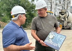 Донецк благодарит Москву за тепло: столичные коммунальщики отремонтировали с начала года 27 котельных и 32 километра теплосетей