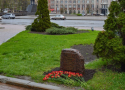 Памятный знак Сергею Пускепалису открылся в Донецке