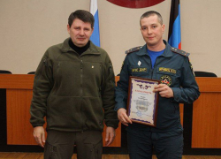 Работников экстренных и коммунальных служб поздравили с Днем защитника Отечества в Макеевке