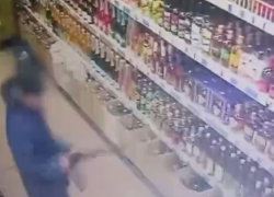 Беспорядочную стрельбу устроил неизвестный в супермаркете Донецка