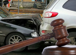 Устроил ДТП и скрылся: жителя Дебальцево на год лишили прав