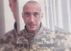 Израильский наемник с татуировкой на лице заочно предстанет перед судом в Донецке