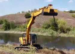 Денис Пушилин показал, как идет расчистка русла реки Кальмиус в ДНР