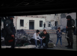 «Этот запах, кровь на стенах – все было в реальности»: состоялся предпремьерный показ фильма о событиях в Мариуполе и Волновахе