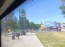 На АНП на Цирке в Донецке бензин тоже «рванул в космос», дизель только по талонам