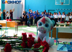 Молодежь ДНР почтила память погибших детей от рук террористов   