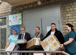 Итальянские волонтеры и Русская гуманитарная миссия привезли в ДНР медтехнику