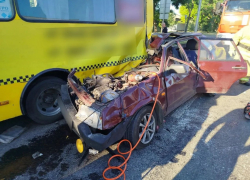 Лихач на «девяносто девятой» устроил смертельное ДТП с автобусом в Мариуполе