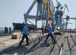 Из Севастополя в ДНР доставили 1700 тонн железобетонных изделий