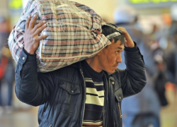 В ДНР женщина фиктивно прописала у себя мигранта взамен на гардероб