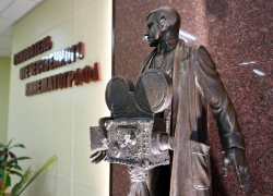 Зураб Церетели сотворил памятник Александру Ханджонкову, открытие которого состоялось в колледже Шахтёрска