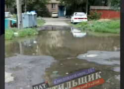 По улицам текло, а в рот не попало: в Донецке люди сидят месяцами без воды пока по улицам растекаются питьевые реки