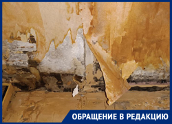 Свой собственный «Замок из дождя» появился в Киевском районе Донецка: из-за дырявой крыши заливает половину дома аж до 6 этажа 