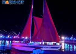 В Мариуполе 150 выпускников масштабно отпраздновали завершение школьных лет 