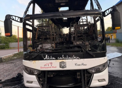  Стали известны имена раненных пассажиров автобуса, сгоревшего после атаки дрона украинских фашистов в Енакиево