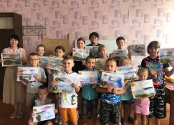 Творчество, фантазия и веселье»: Российское общество «Знание» организовывает занятия для детей ДНР