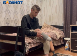 Потерявшего ногу на мине «Лепесток» 15-летнего Никиту из Донецка в одиночку восстанавливает многодетная мама