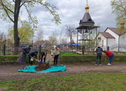 В Мариуполе на общегородской субботник вышли порядка 2000 человек