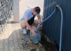 Донецк не без добрых людей: автомойки делятся с жителями города технической водой