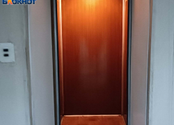 Беременные мамы страдают из-за не работающего лифта в многоэтажке Кировского района Донецка