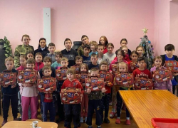 Полицейские привезли подарки из Республики Дагестан в детский социальный центр Донецка 