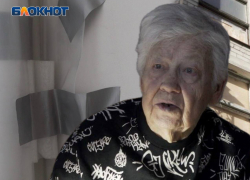 «Белого света не вижу»: в Донецке четвёртый год не могут застеклить окна пенсионерам после обстрелов