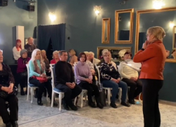 Пожилые жители ДНР обучаются актёрскому мастерству, танцам, пению и готовятся к выступлениям