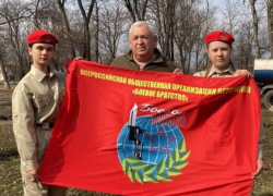 Школьники из Шахтёрска высадили в городском парке «Сад памяти» в честь подвигов защитников нашей Родины