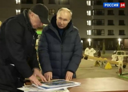 Об итогах визита Владимира Путина в Мариуполь рассказал сопровождавший его вице-премьер