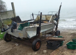 Житель ДНР ловил рыбу на кустарной посудине в Азовском море и получил «уголовку»