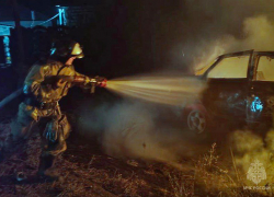 Легковой автомобиль загорелся на ходу в Торезе в ДНР