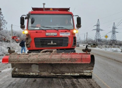 Тысячу тонн противогололедных материалов высыпали на дороги ДНР за два дня 