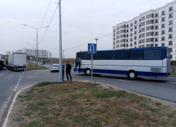 В Мариуполе автобус столкнулся с грузовиком: четверо пассажиров пострадали