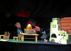 Создан на основе библейских мотивов: Донецкий театр кукол презентует новый спектакль «Курочка Ряба»