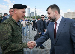 Глава ДНР посетил выставку трофейного оружия в Москве