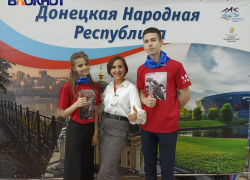 Цвета знамени Победы: Донецкий музей выпустил линию футболок «Крепче стали»