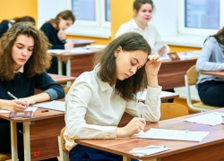 Школьники прифронтовых районов Донбасса смогут отказаться сдавать ЕГЭ