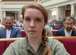 Из-за противостояния с Сырским нардеп Украины Марьяна Безуглая чуть не слетела с должности и попала в базу «Миротворца»* 