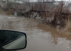 Река Булавин вышла из берегов и затопила Ольховатку в ДНР