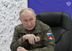 «Киевская ОПГ»: Владимир Путин в военной форме послал Западу четкий сигнал