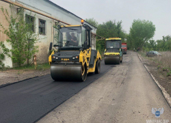В Докучаевске дорожники завершают ремонт улиц