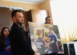 «Они спешат на помощь под обстрелами»: волонтёры ДНР поздравили фельдшеров скорой помощи Ясиноватой и Горловки