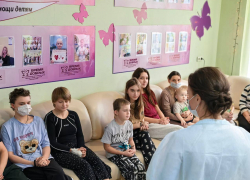 Оборудование и подарки для детского онкоотделения привезли представители Гумштаба в ДНР 