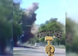 Появилось видео с моментом обстрела центра Донецка