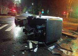 На части разорвало «шестерку» в жуткой аварии в центре Донецка