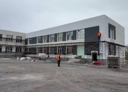 В Макеевке завершается капитальный ремонт школы, которая пострадала от обстрелов в прошлом году 