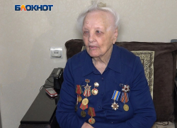Донецкие активисты поздравили 100-летнего ветерана ВОВ с годовщиной Великой Победы